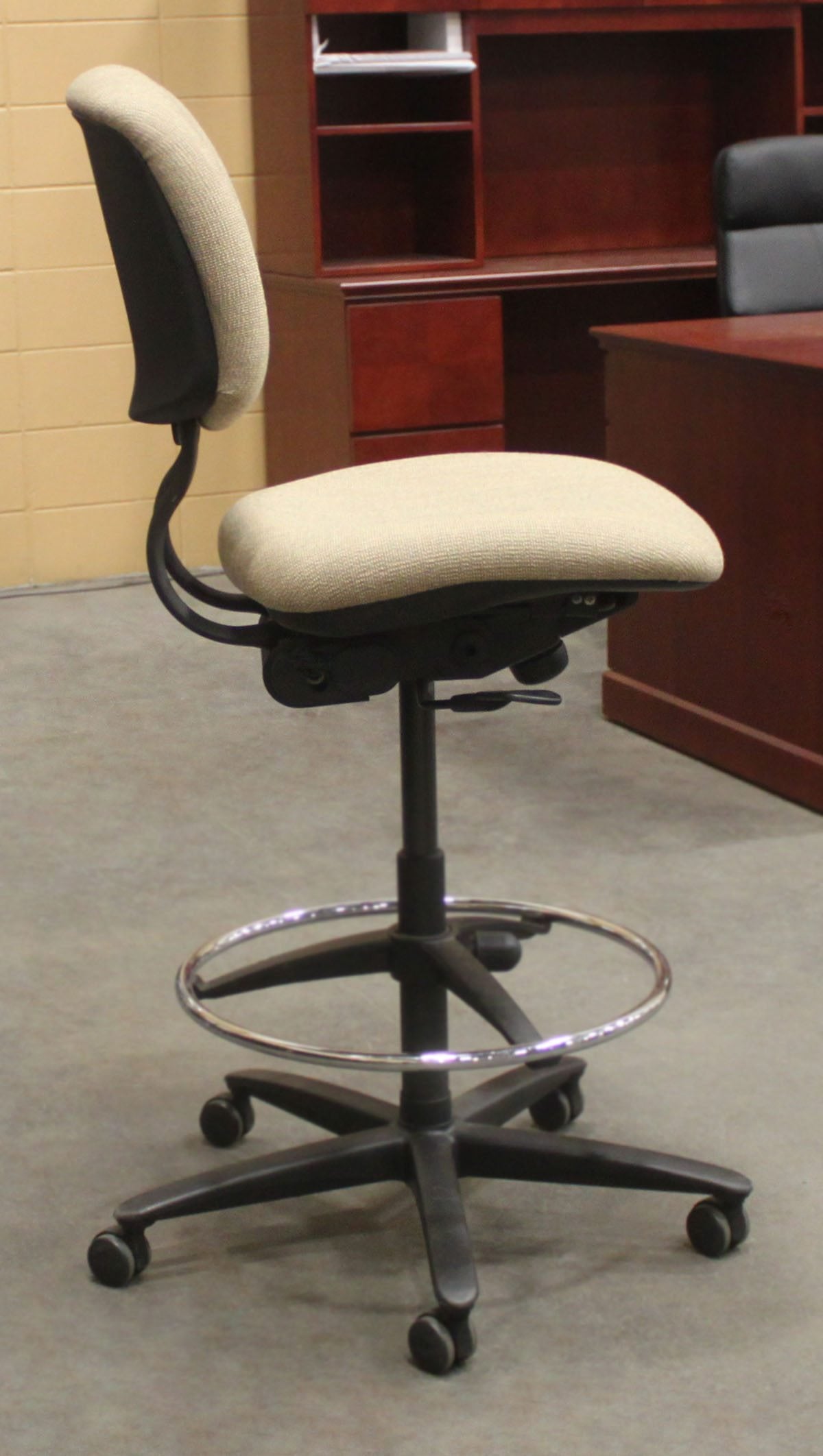 Used Haworth X99 Task Chair - Mid Back - Office Furniture Warehouse