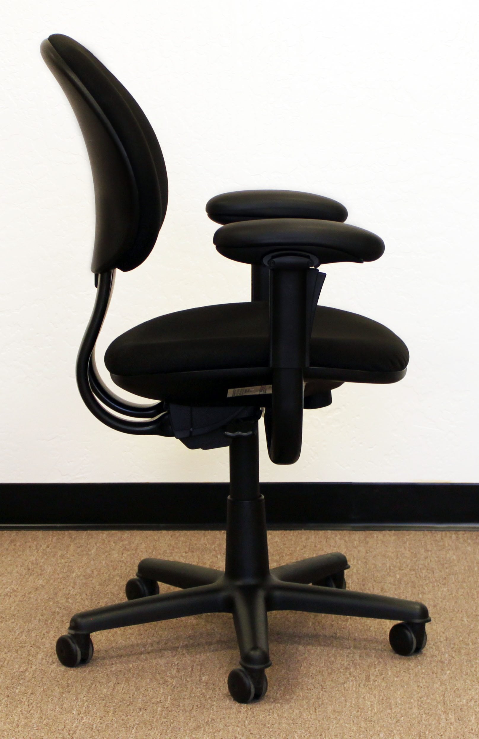 Steelcase Criterion Series Used Mid Back Task Chair, Black National