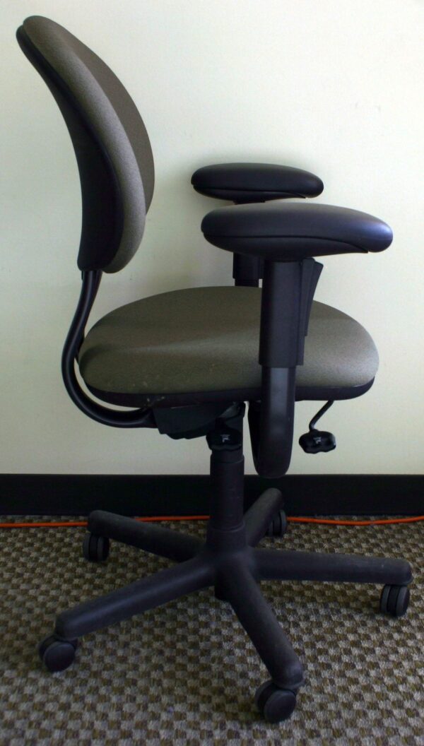 Steelcase Criterion Used Series Task Chair, Tan National Office