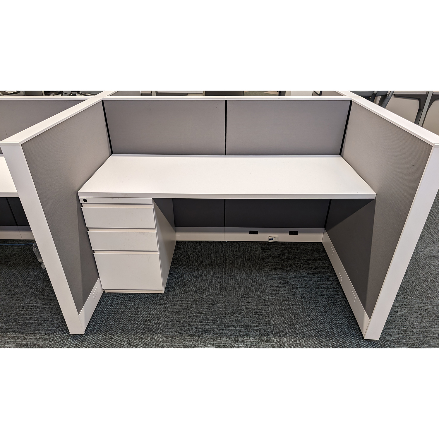 5x3 Knoll Dividend Used Telemarketing Cubicle, Gray and White