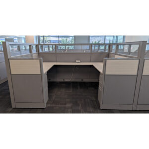 Global Evolve Used Cubicle w Glass